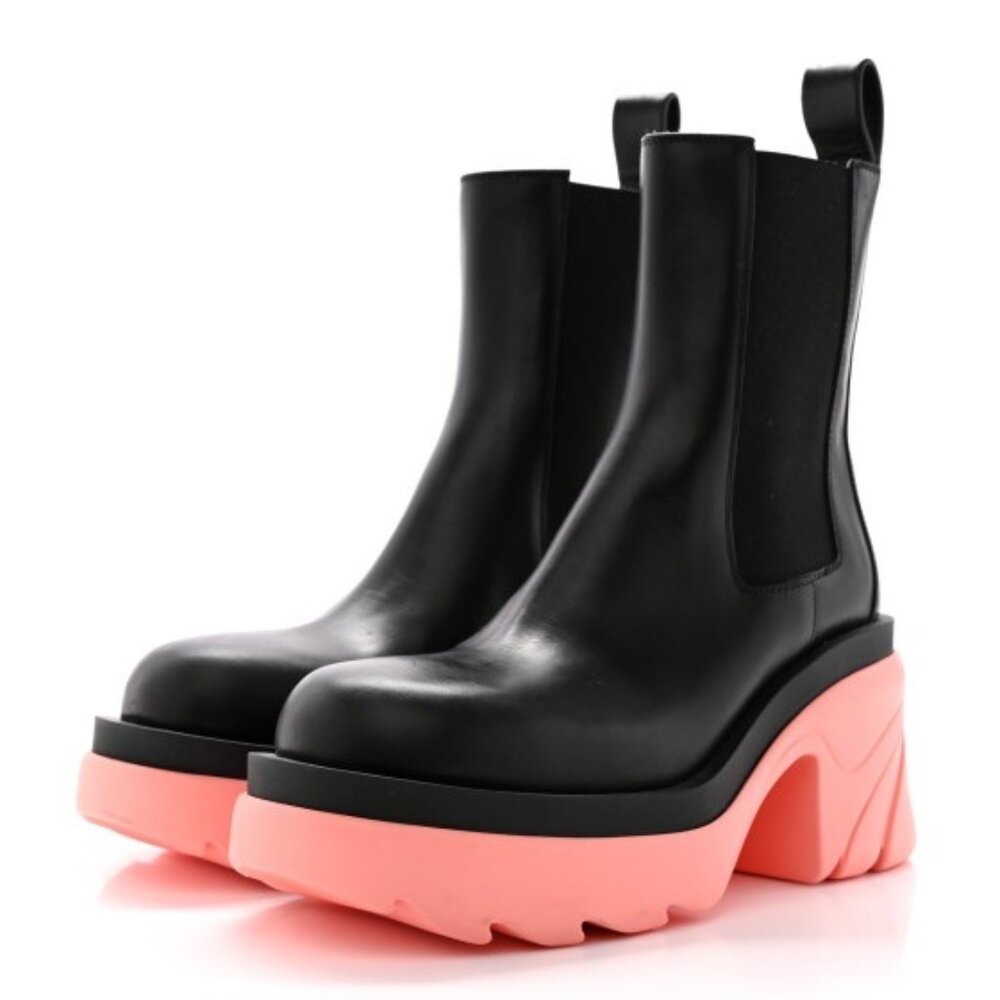 NWOB Bottega Veneta Flash Chelsea black flamingo leather Boot (Women) booties si